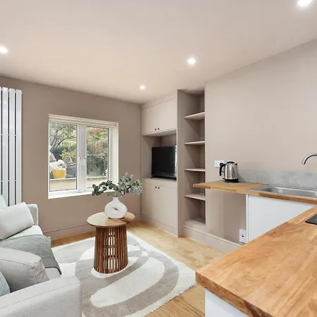 Parkhurst By Hiatus Concierge Apartment London