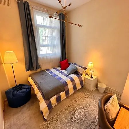 2 Amazing Double In Whitechapel *