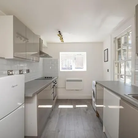 Spacious Serenity In The Heart Of * London