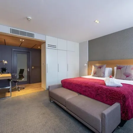 Apex Temple Court Otel 4*