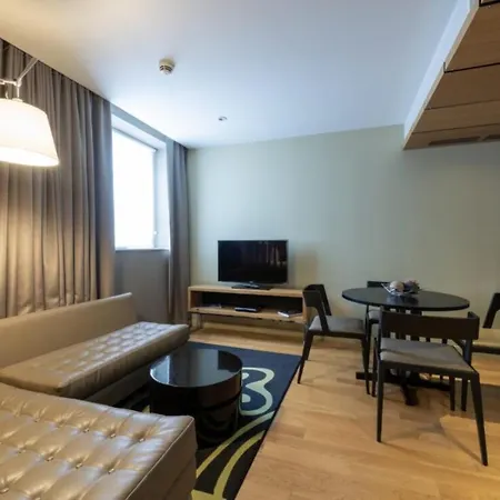 Apex Temple Court 4*