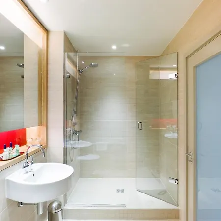 Apex Temple Court 4*