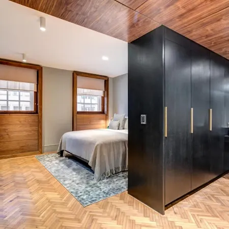 Apex Temple Court 4*