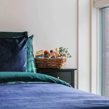 Luxury Modern Studio Style Near Wembley