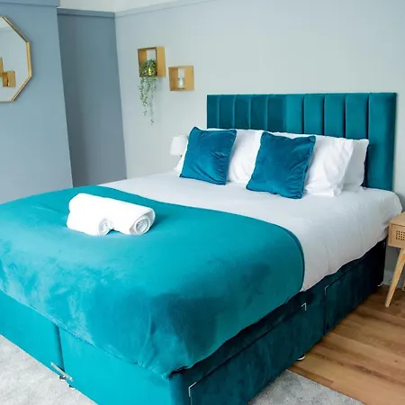 Dom wakacyjny West London Hideaway - Free Parking! Ealing
