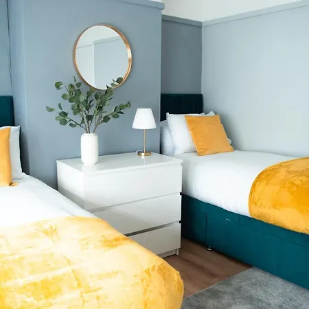 Dom wakacyjny West London Hideaway - Free Parking! *