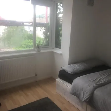Apartment Dalrymple London