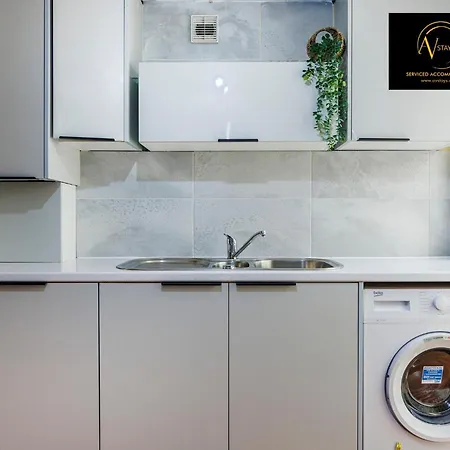 2 Bedroom House By Av Stays Short Lets Croydon With Free Wi-fi Сasa de vacaciones *