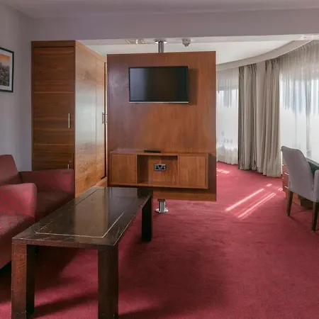Hotel The Crown London, Worldhotels Distinctive 4*