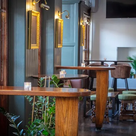 Hotel The Crown London, Worldhotels Distinctive 4*