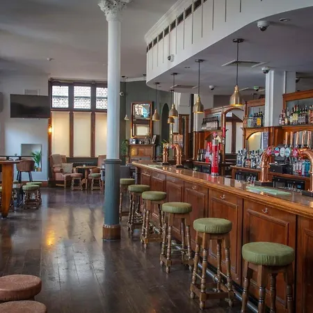 Hotel The Crown London, Worldhotels Distinctive