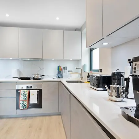 Spacious, 3 Bedroom, 2 Bathroom, * Surbiton