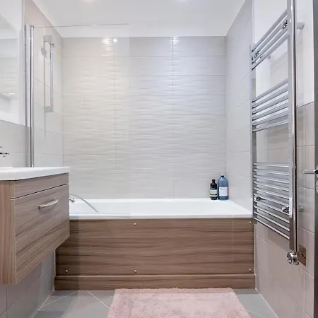 Spacious, 3 Bedroom, 2 Bathroom, *