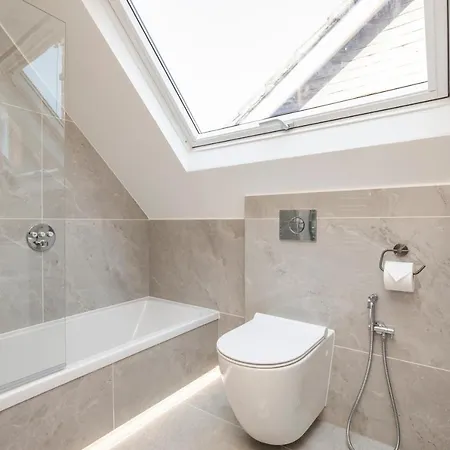 Luxury Spacious Modern New -fully Equipped Appartement *