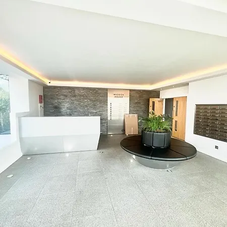 Beautiful 1 Bedroom Stylish Apartment *