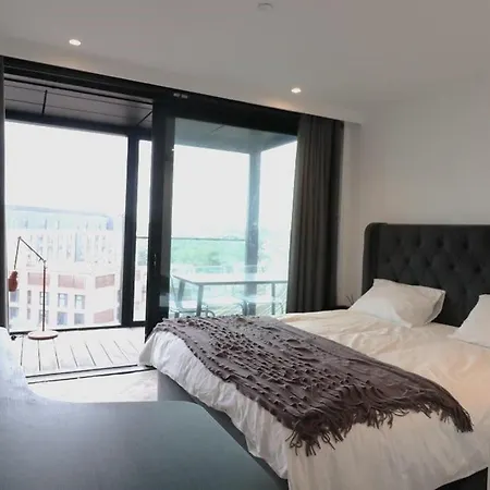 Riverside Luxury - Pool, Gym, Sauna, Cinema, Bowling Alley And More! * Londen