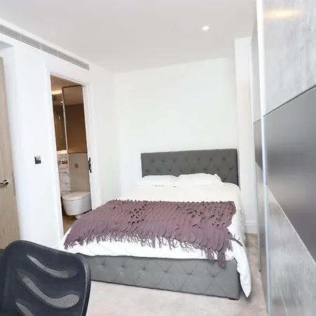 Riverside Luxury - Pool, Gym, Sauna, Cinema, Bowling Alley And More!