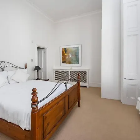 Lexham Gardens 2 Double Bed Garden Flat * London