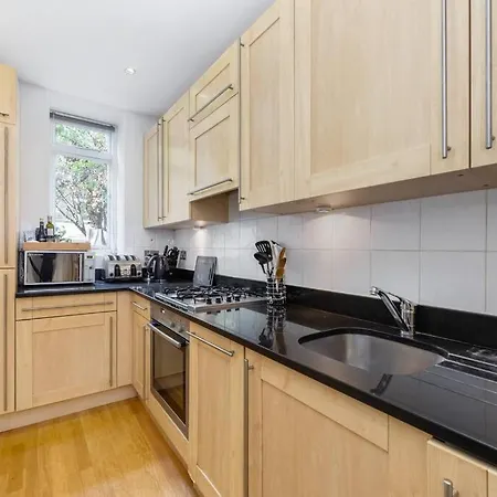 Apartment Lexham Gardens 2 Double Bed Garden Flat