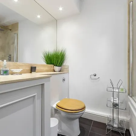 Apartment Lexham Gardens 2 Double Bed Garden Flat