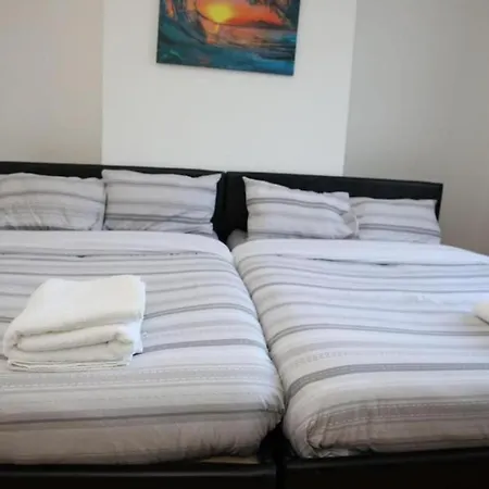 Oyo Timi Bed & Breakfast London
