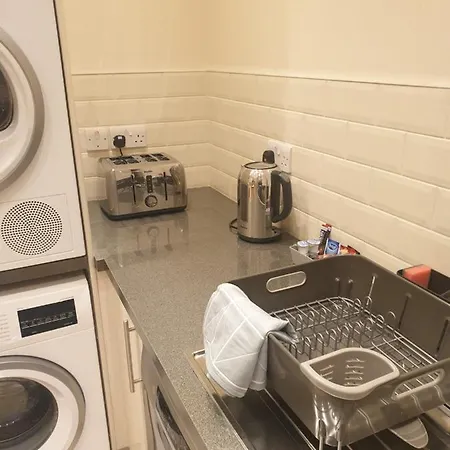 Apartment London Luxury 3 Bedroom Sleeps 8 With 3 Bathrooms 4 Mins Walk To Tube Free Parking Ilford
