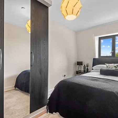 アパート 2 Bed, 2 Bath Gated Heathrow Lux *