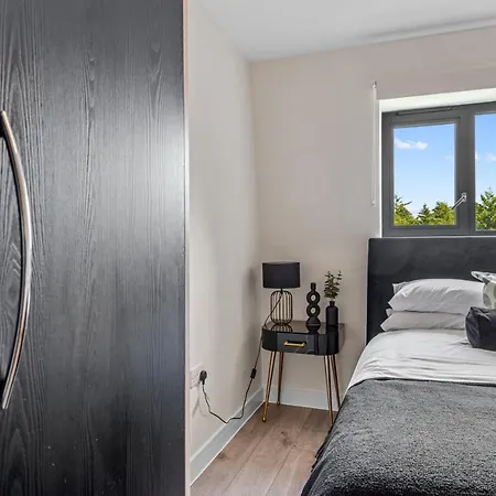 アパート 2 Bed, 2 Bath Gated Heathrow Lux