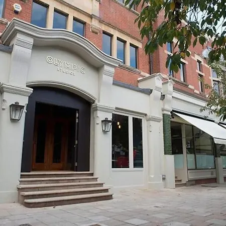 Apartamento Spare In Peaceful Neighbourhood Near The Centre Of Londres