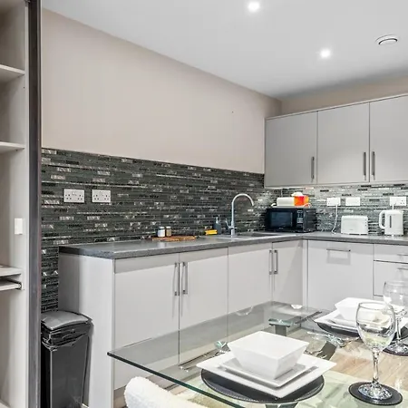 アパート 2 Bed, 2 Bath Gated Heathrow Lux