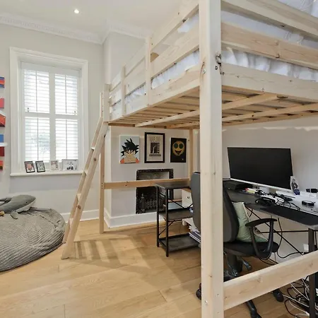 Apartment Beautiful Battersea By Clapham Junction By Underthedoormat