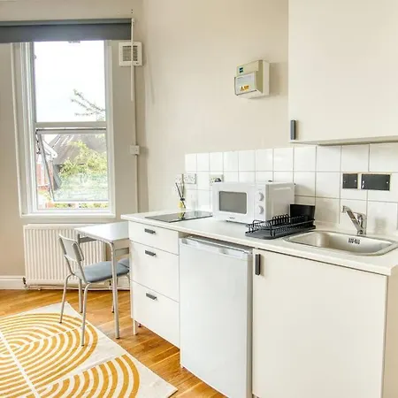 New Renovated Flat 6 Cricklewood * London