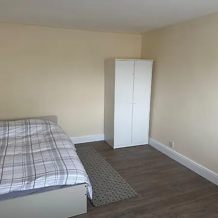 Modern & Spacious Terrace House Holiday home Friern Barnet