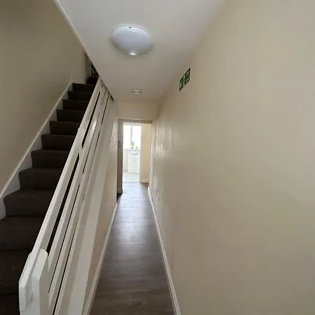 Modern & Spacious Terrace House Holiday home Friern Barnet