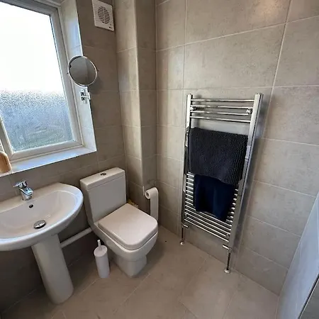 Modern & Spacious Terrace House * Friern Barnet