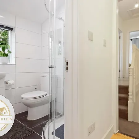 Modern 2 Bed East By Rebby Sleeps 5 Near Canning Town Station Appartement *