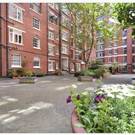 Central Chic Oasis ~ King's Cross Apartment