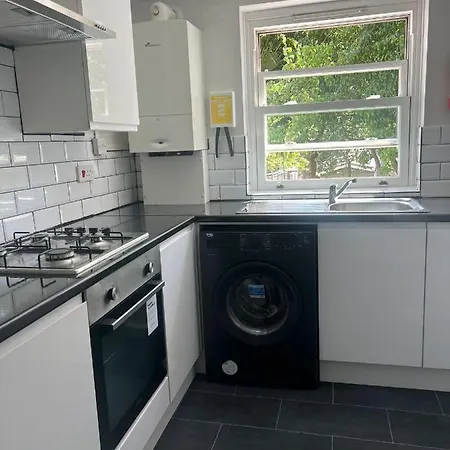 Cozy And Peaceful Guest house London