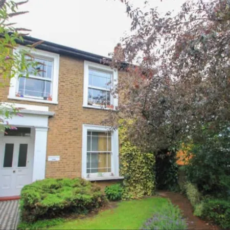 Private Close To Thames River And Town Kingston upon Thames (Greater London)