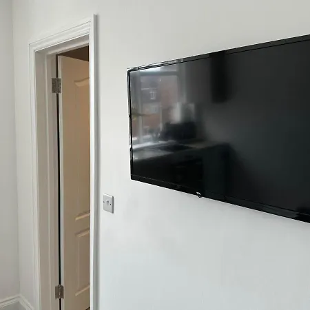 Sunny Modern, Private Apartment,15 Mins To London Apartment *