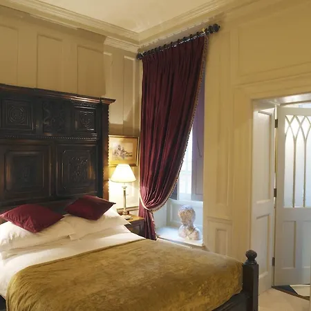 Hazlitt's 4*