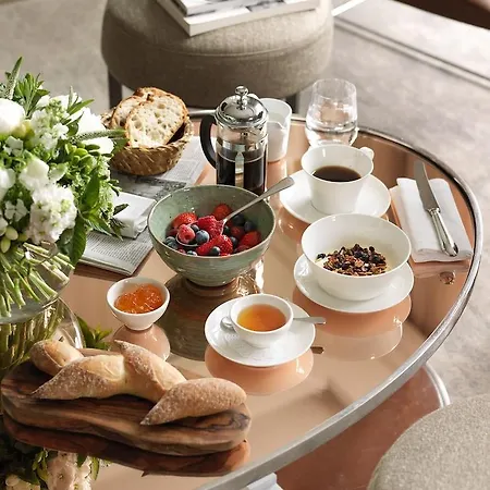 Otel The Athenaeum & Residences 5*