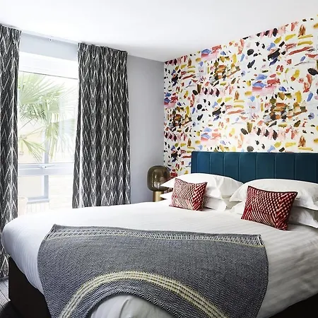 The - Putney 4*
