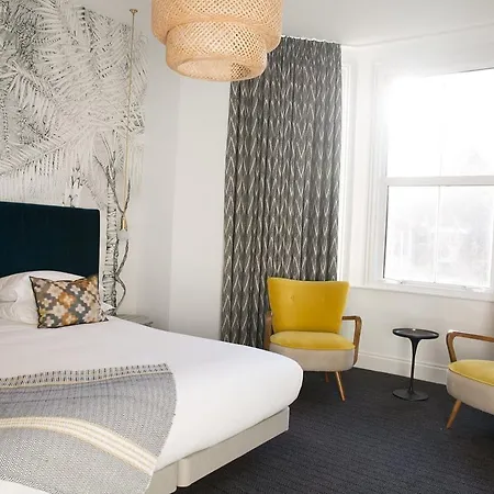 The - Putney 4*
