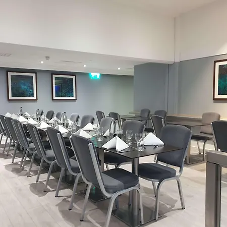 Hilton Kensington Отель 4*