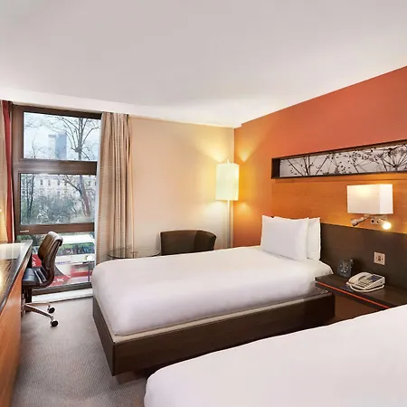 Hilton Kensington Отель 4*
