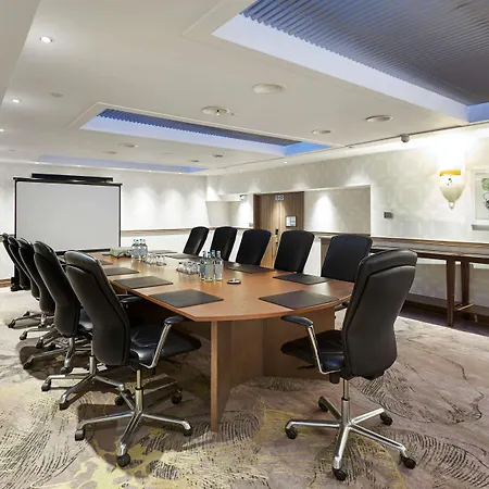 Hilton Kensington Отель Лондон