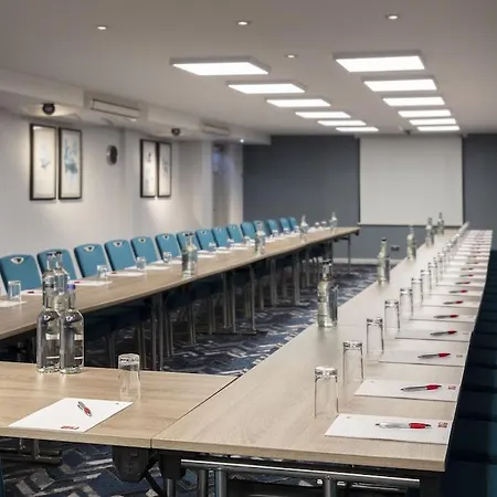 Leonardo London Heathrow Airport Hotel 4*