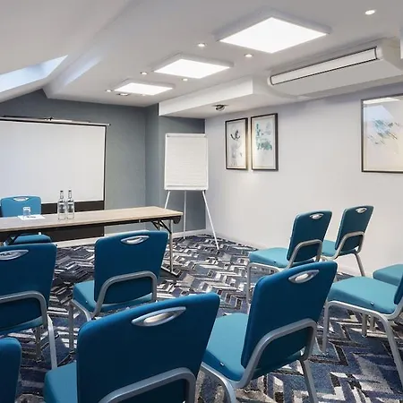 Leonardo London Heathrow Airport Hotel