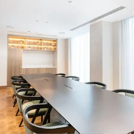 Hilton Metropole Hotel 4*